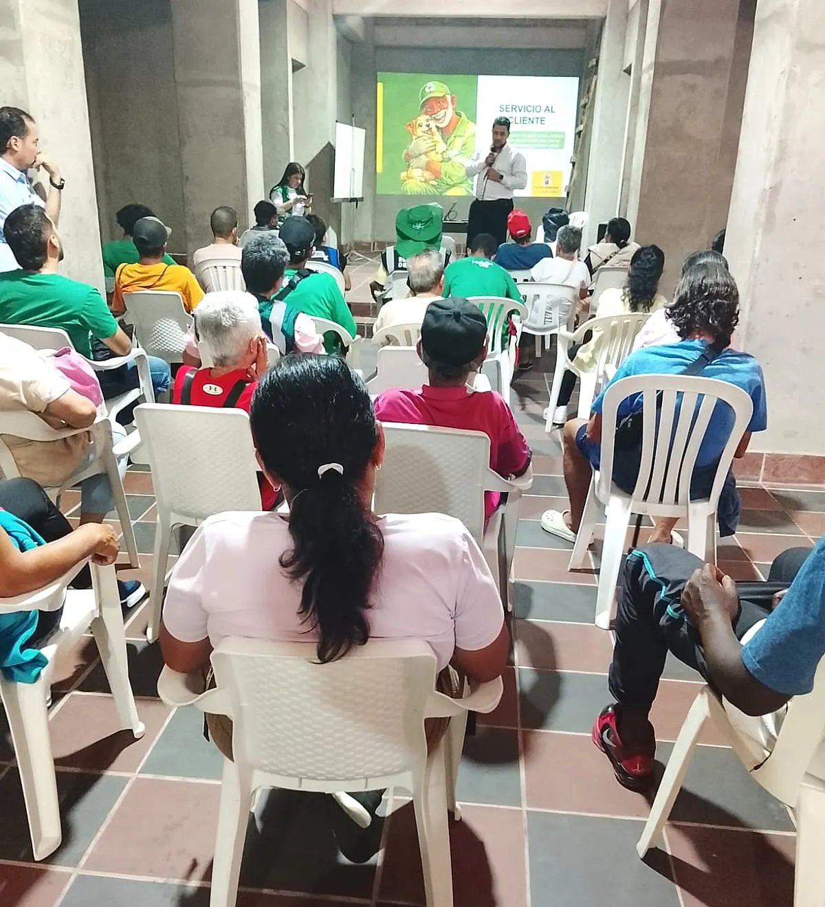 Recicladores de oficio reunidos en un encuentro de CORASEARES